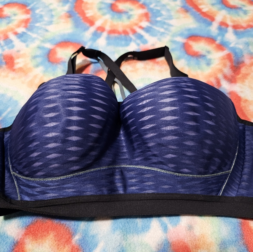 Victoria Secret Sport 38d